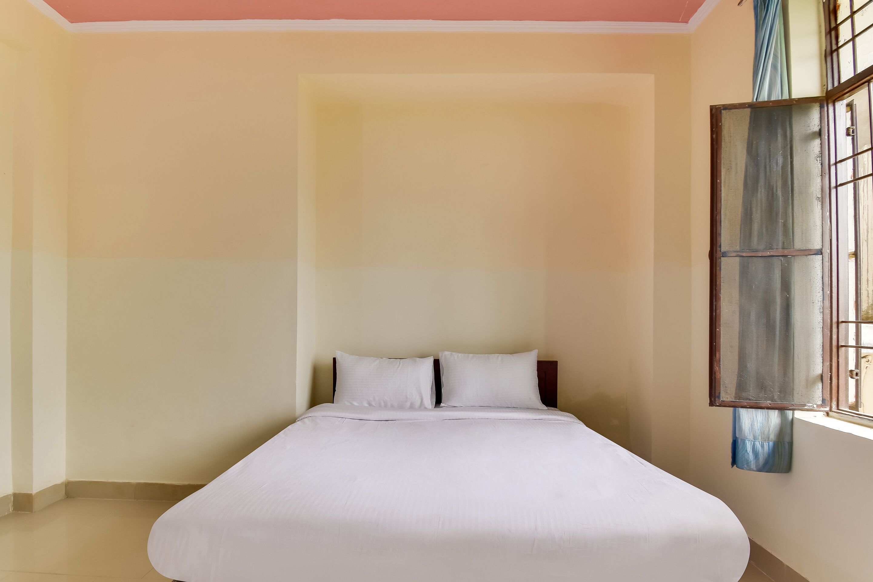 Shri United by OYO Rooms