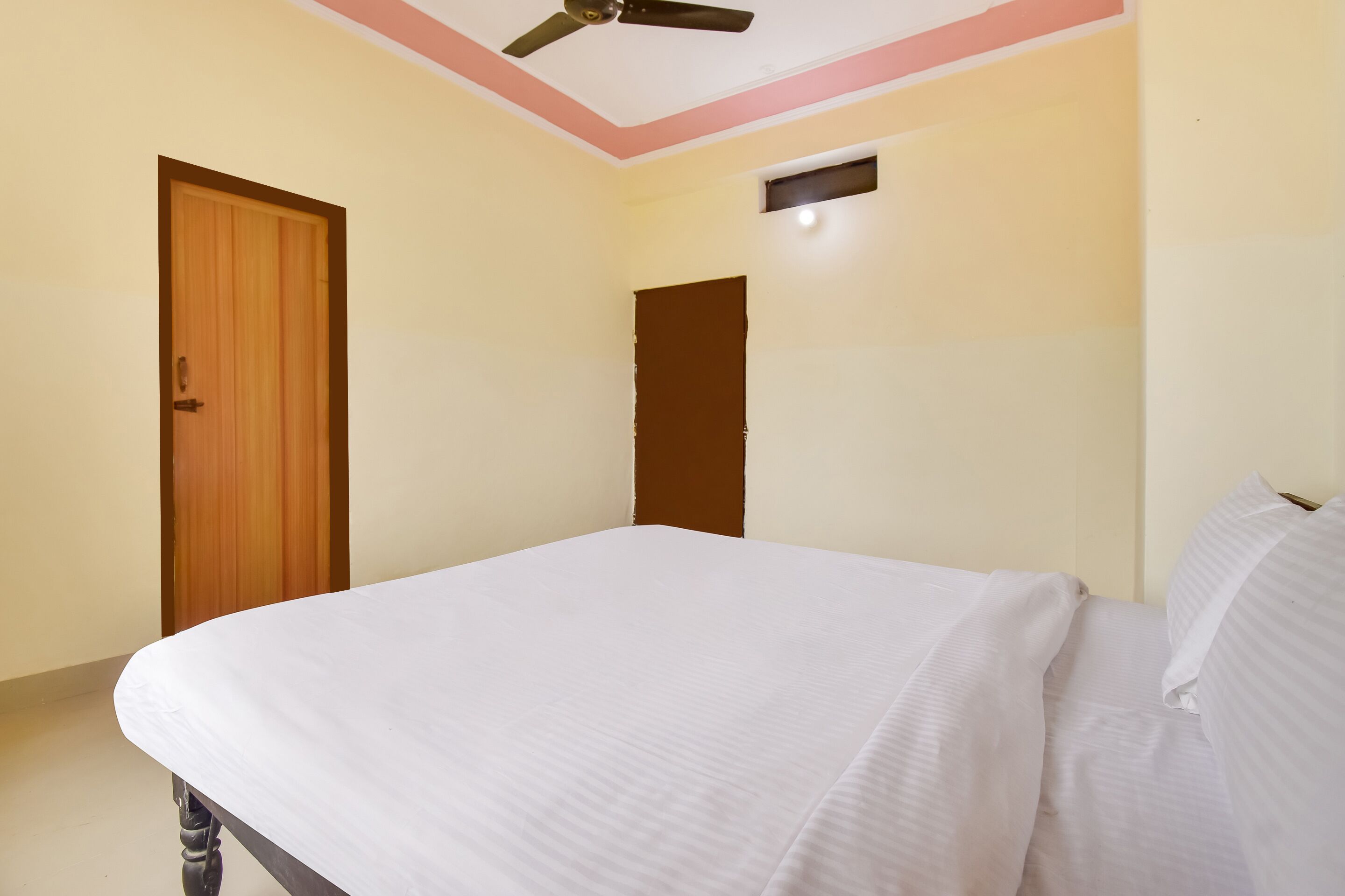 Shri United by OYO Rooms