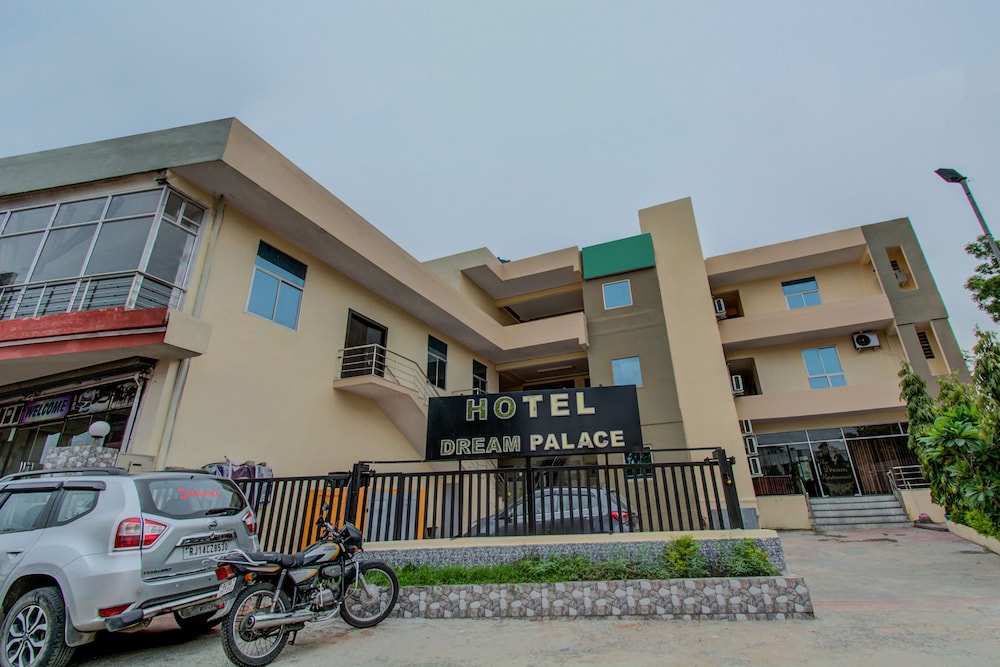 The Dream Palace Hotel by OYO
