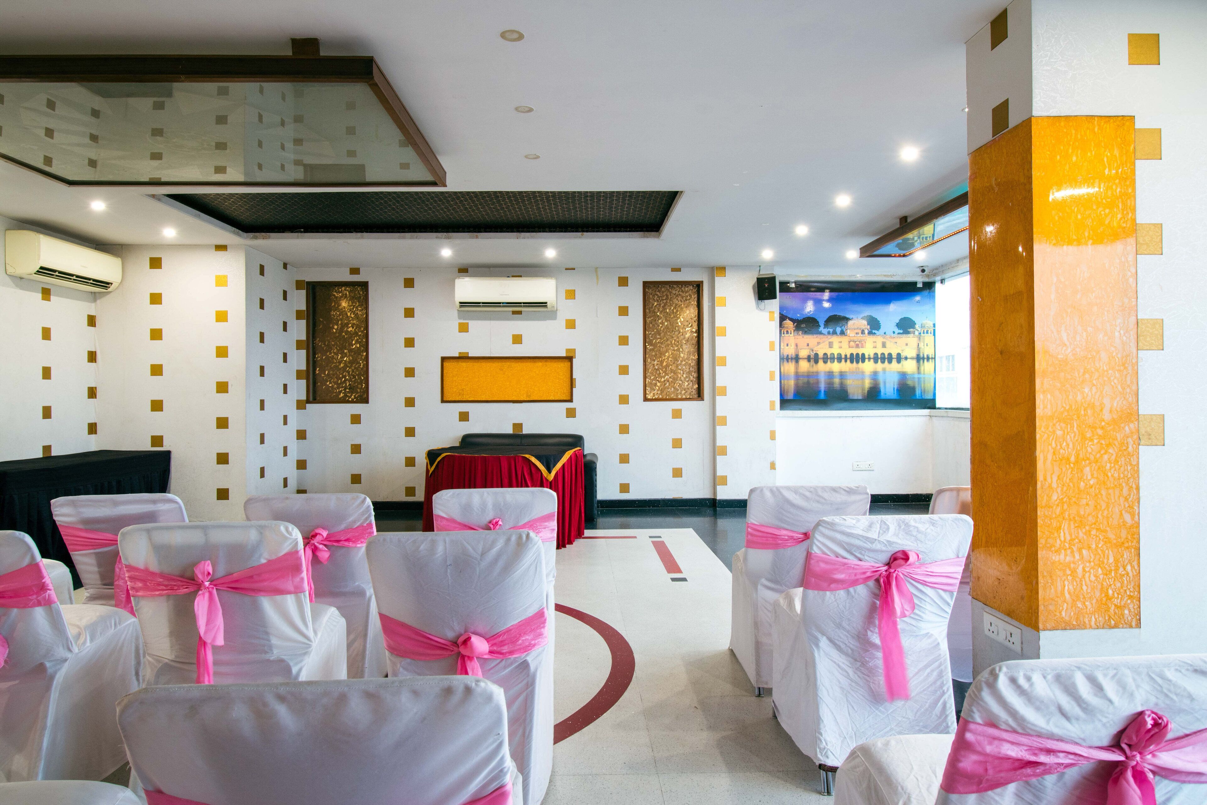 Treebo Trend Hotel Rockland & Restaurant