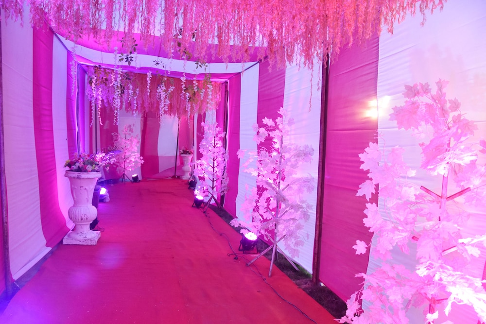 Tuma Club House