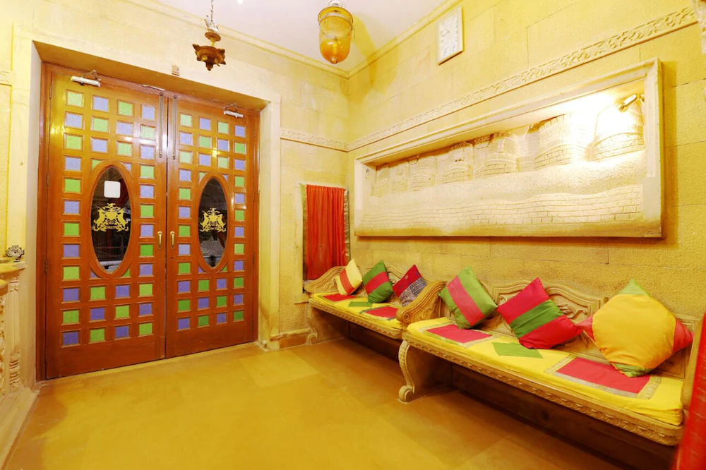 Hotel Lalgarh Fort & Palace