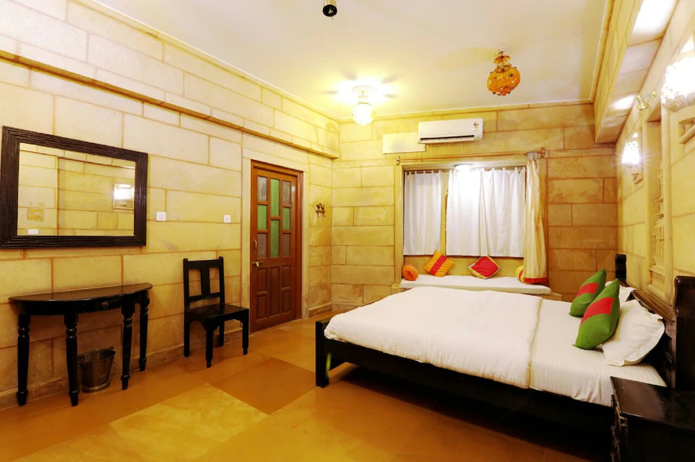 Hotel Lalgarh Fort & Palace