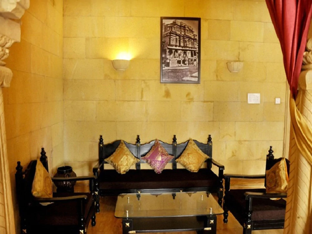 Hotel Lalgarh Fort & Palace