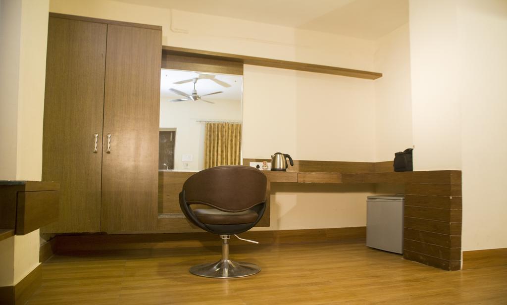 Priya Hotel
