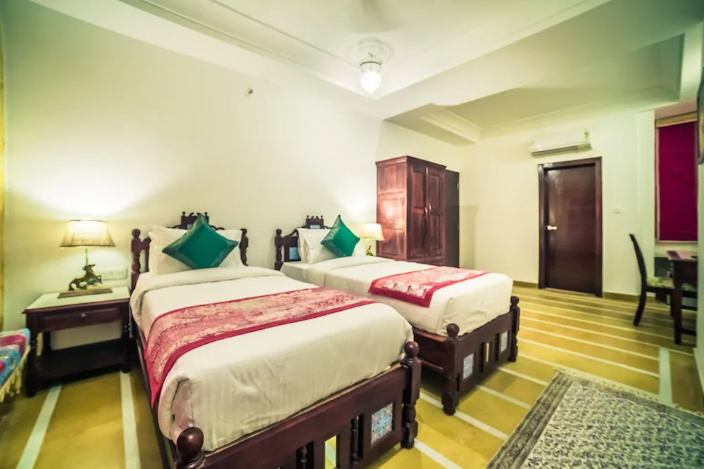 Hotel Radhika