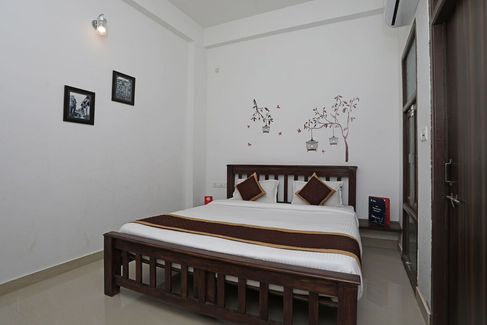 Hotel The Regal Inn by OYO Rooms