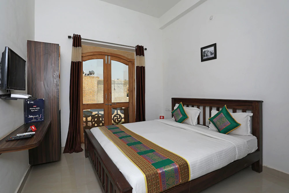 Hotel The Regal Inn by OYO Rooms