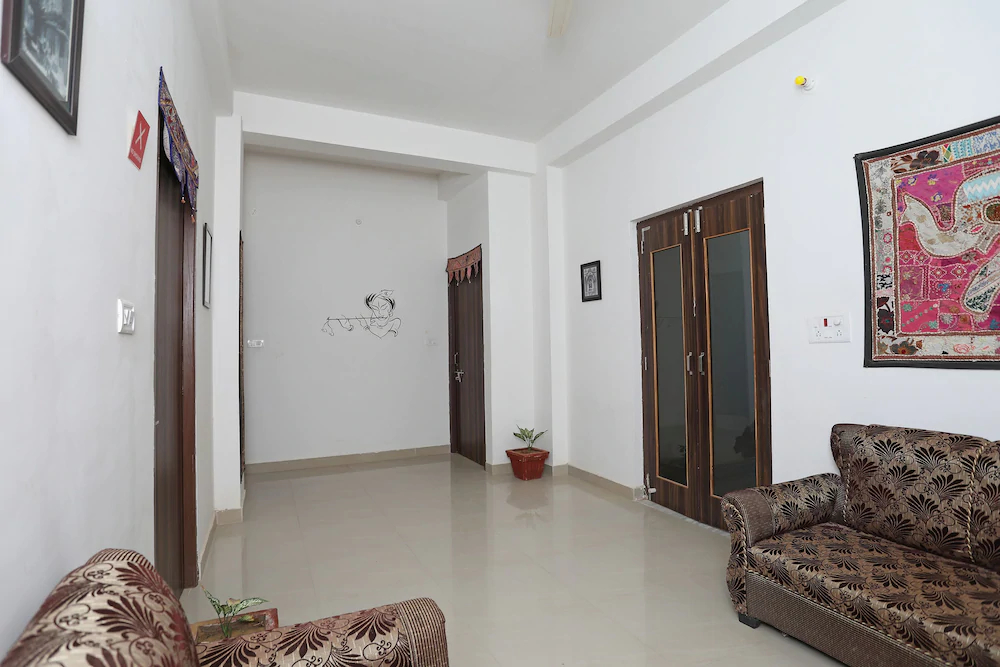 Hotel The Regal Inn by OYO Rooms