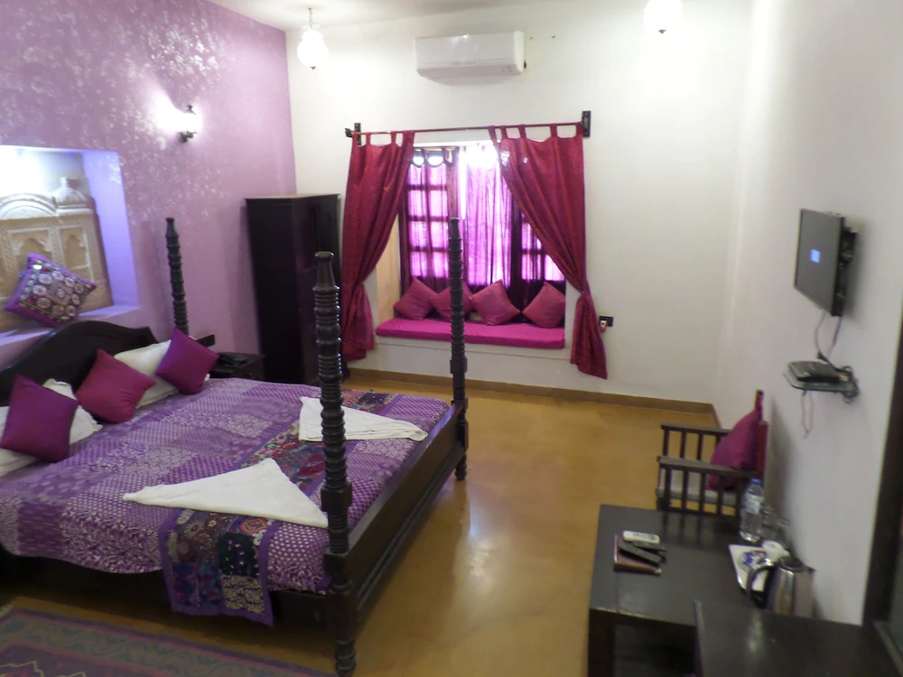 Jaisalmer Hostel Crowd