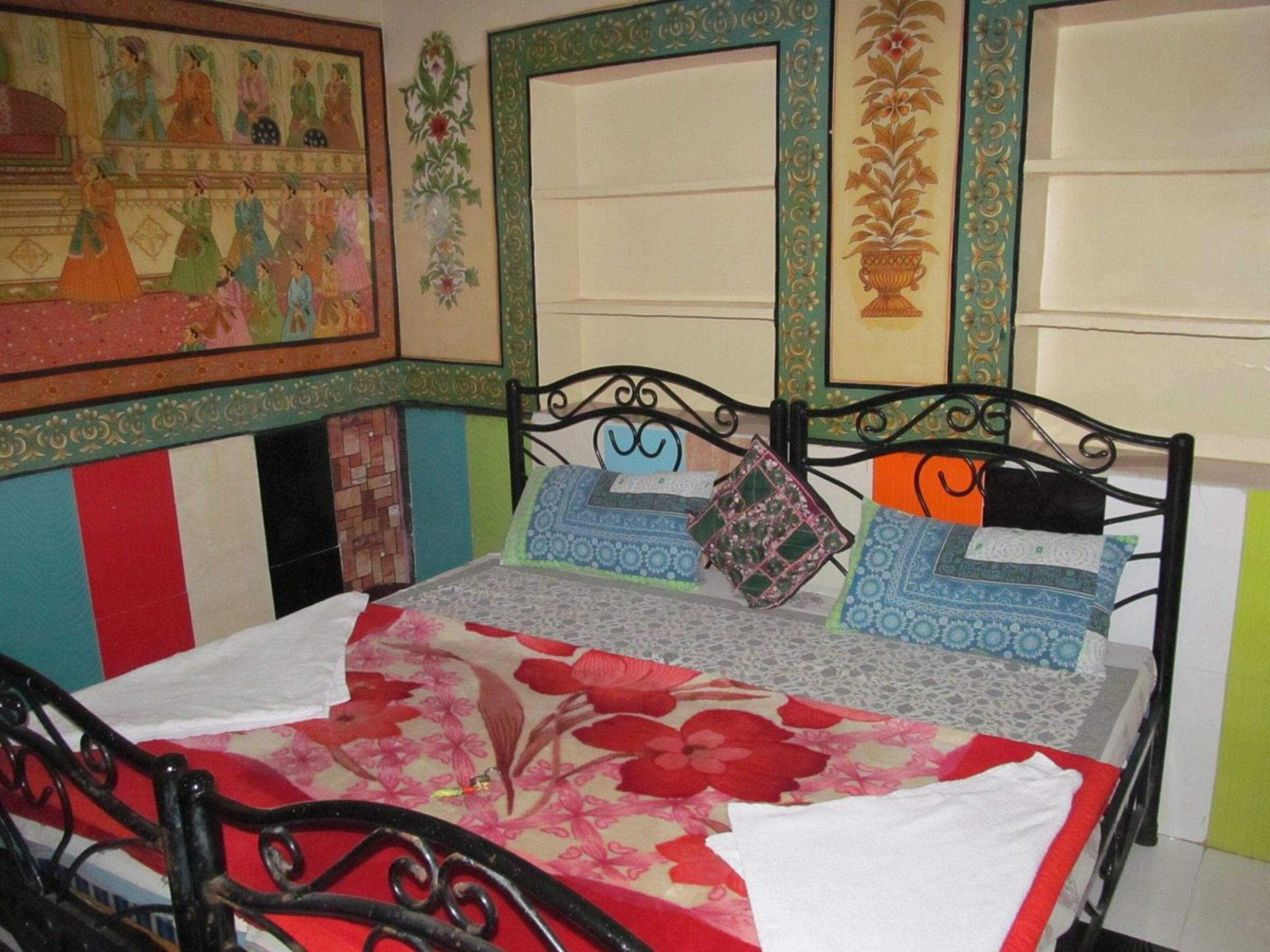 Goroomgo Dylan Cafe & Guest Jodhpur