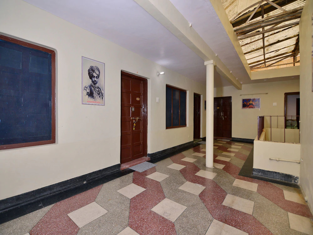 OYO 15984 Crown Plaza Heritage