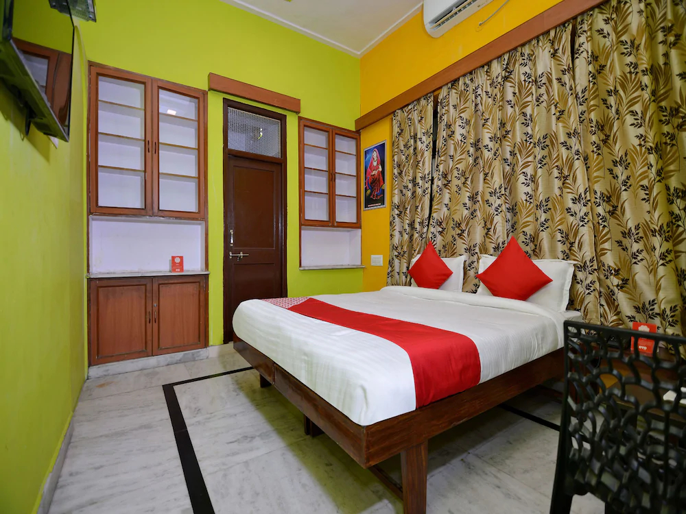 OYO 15984 Crown Plaza Heritage