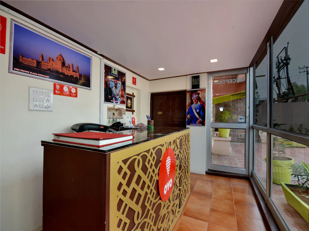 OYO 15984 Crown Plaza Heritage