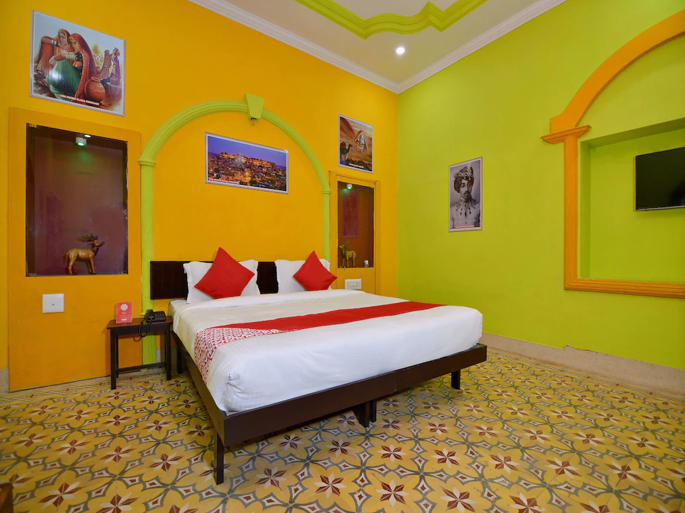 OYO 15984 Crown Plaza Heritage