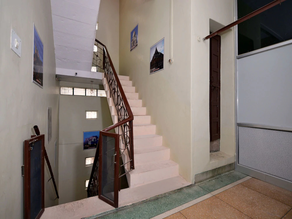 OYO 15984 Crown Plaza Heritage