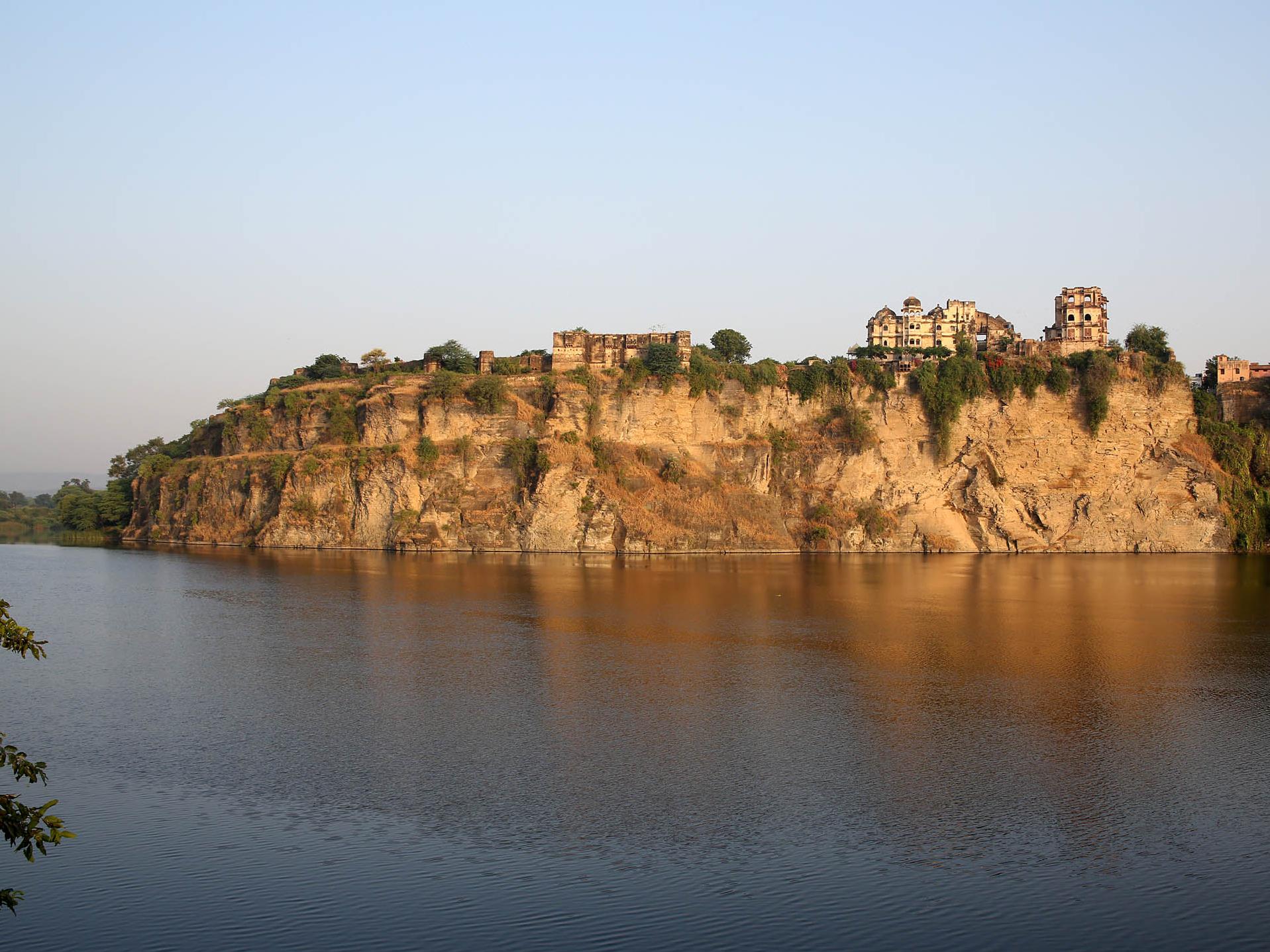 Bhainsrorgarh Fort Hotel