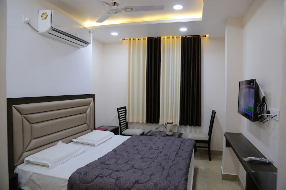 Hotel Lokpriya Inn