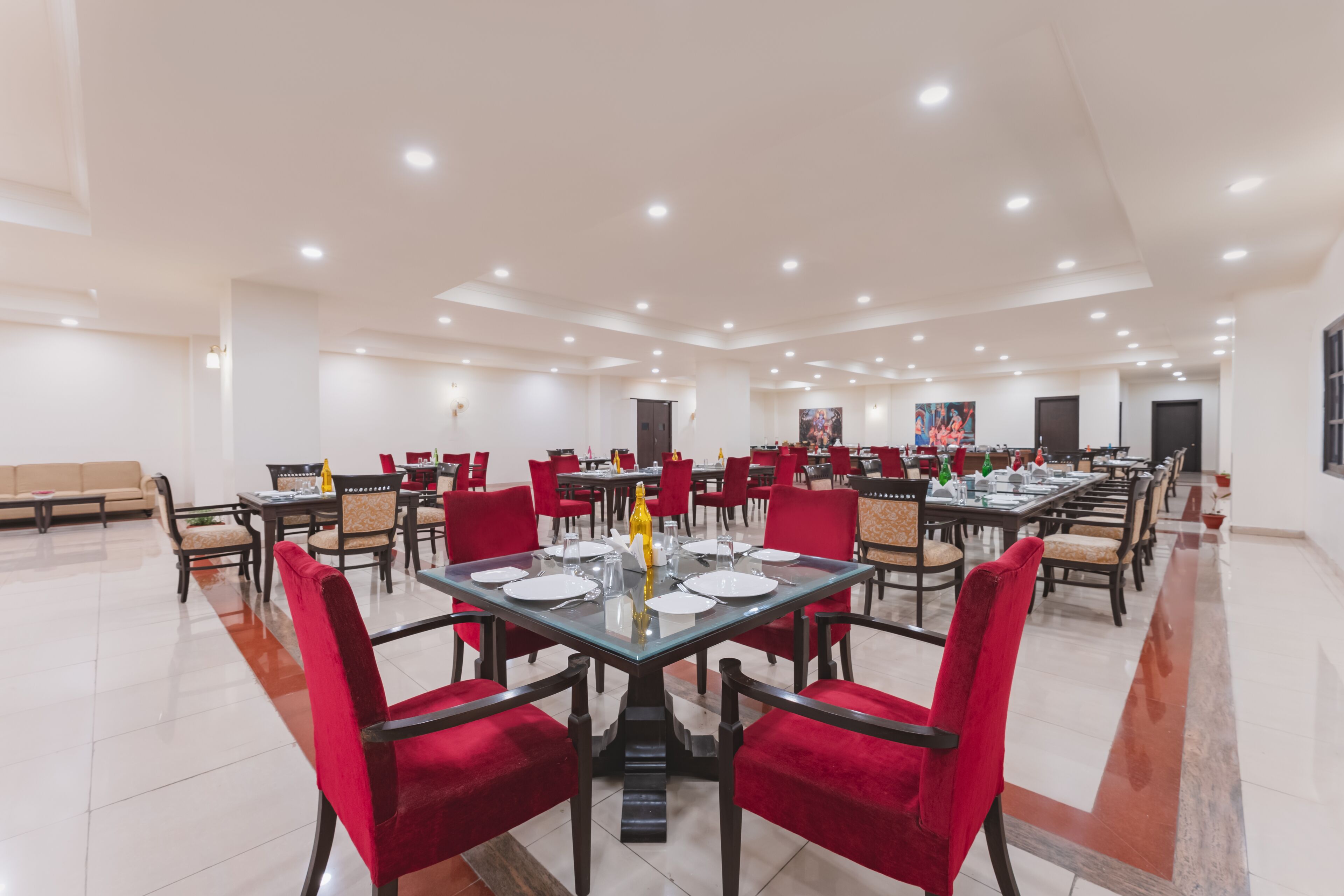 Shree Vallabh Vilas Lords Plaza