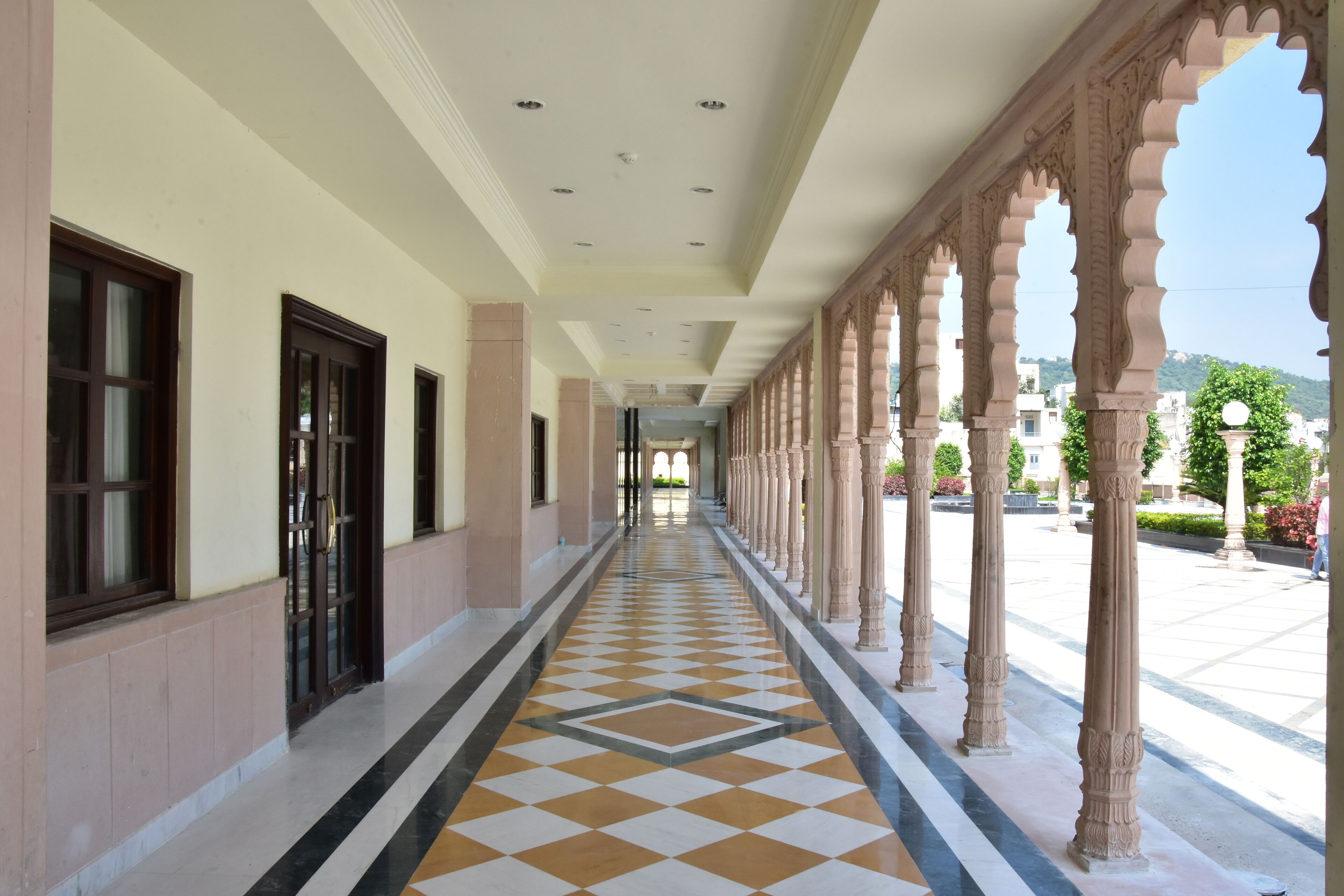 Shree Vallabh Vilas Lords Plaza