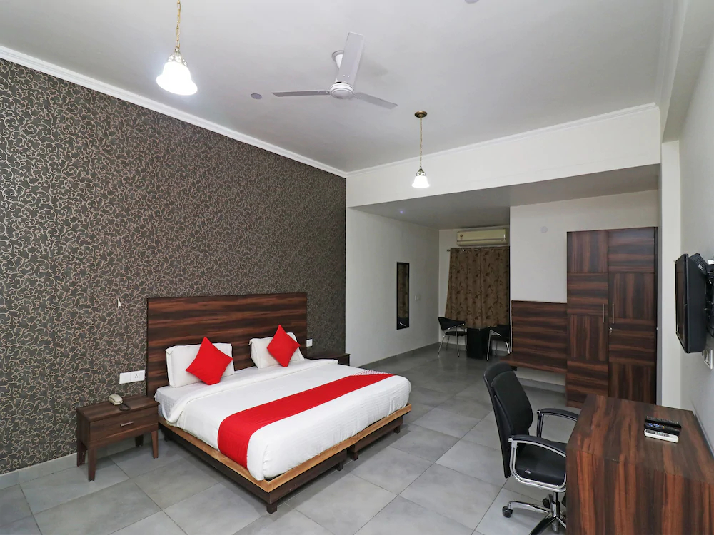 Hotel Silver Star By OYO Rooms