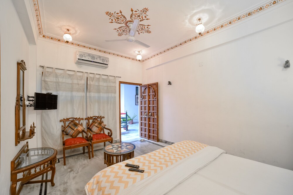 Hotel Devraj Niwas