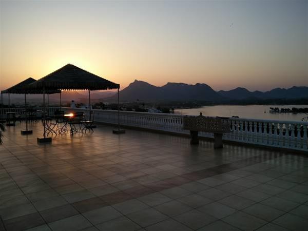 Hotel Hilltop Palace