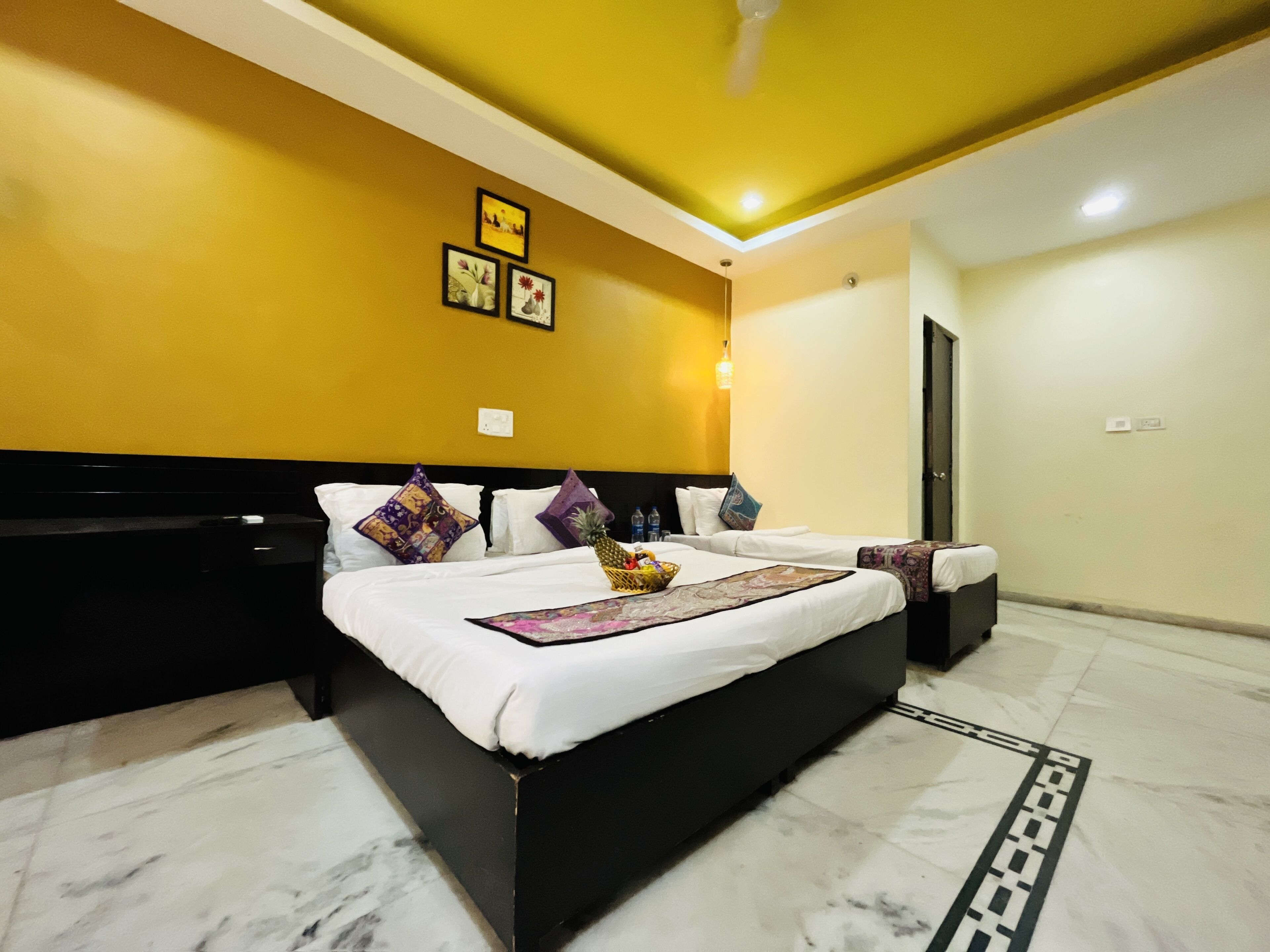 Hotel Rajwada Inn & Club