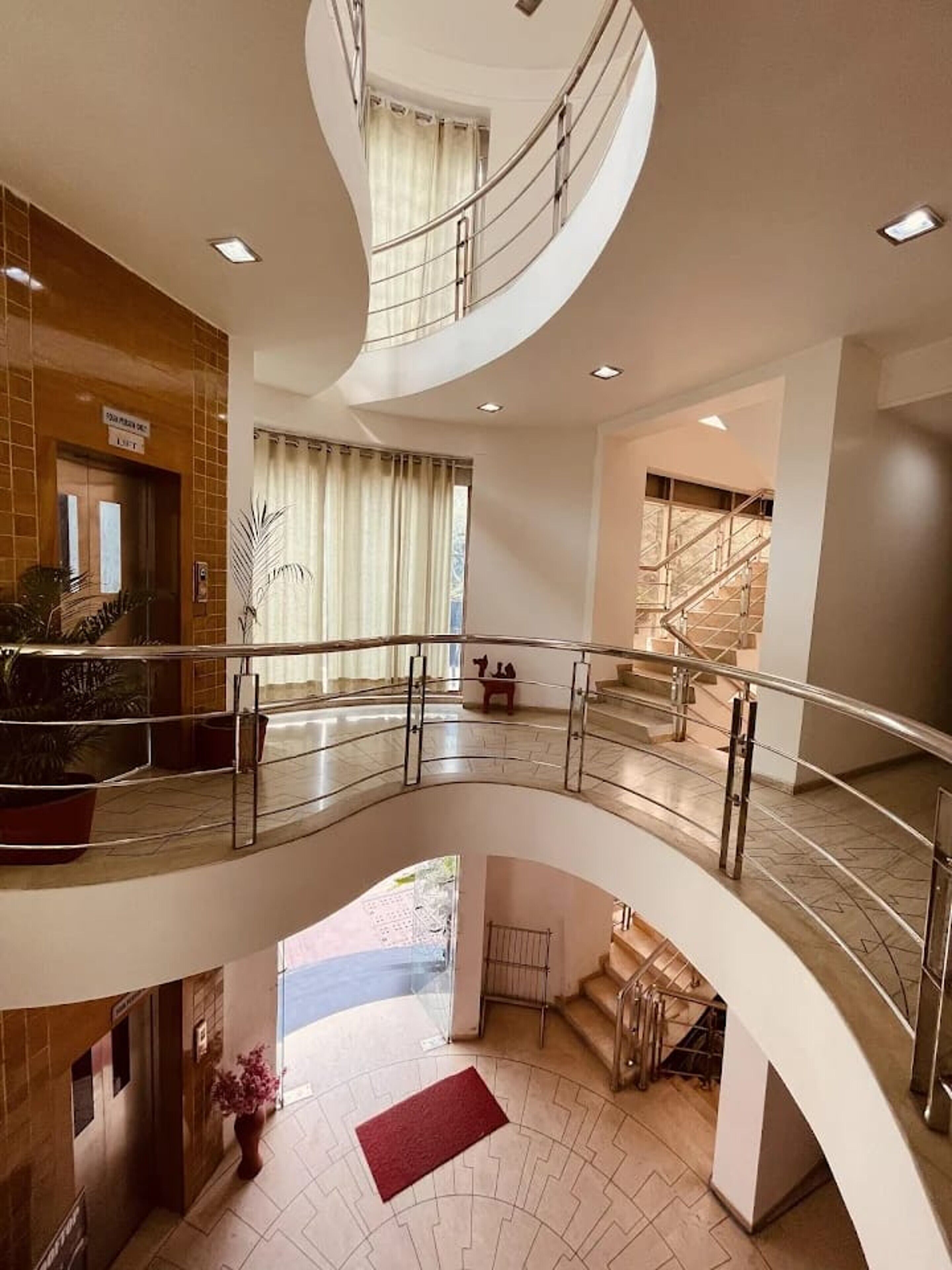 Hotel Rajwada Inn & Club