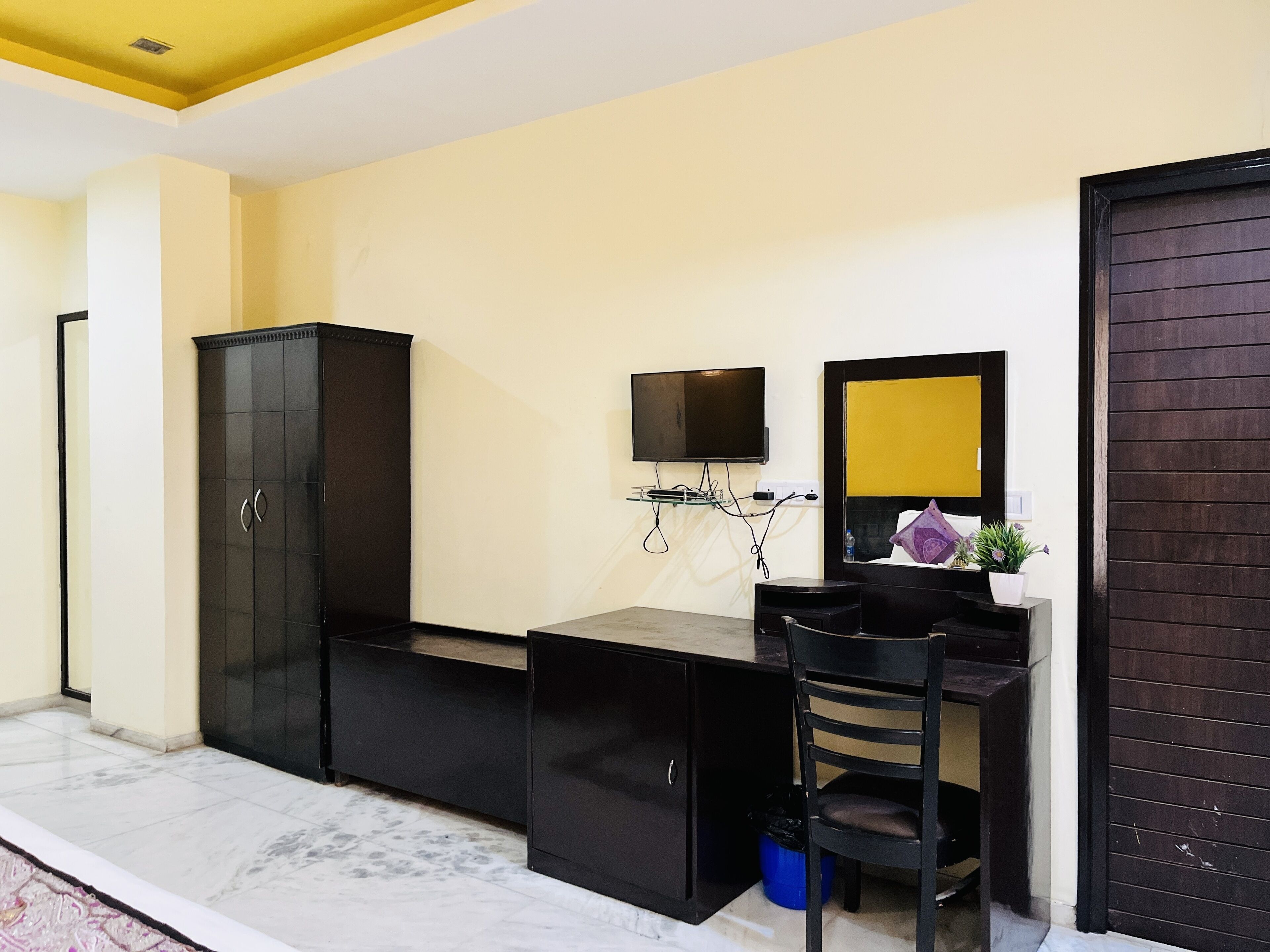 Hotel Rajwada Inn & Club