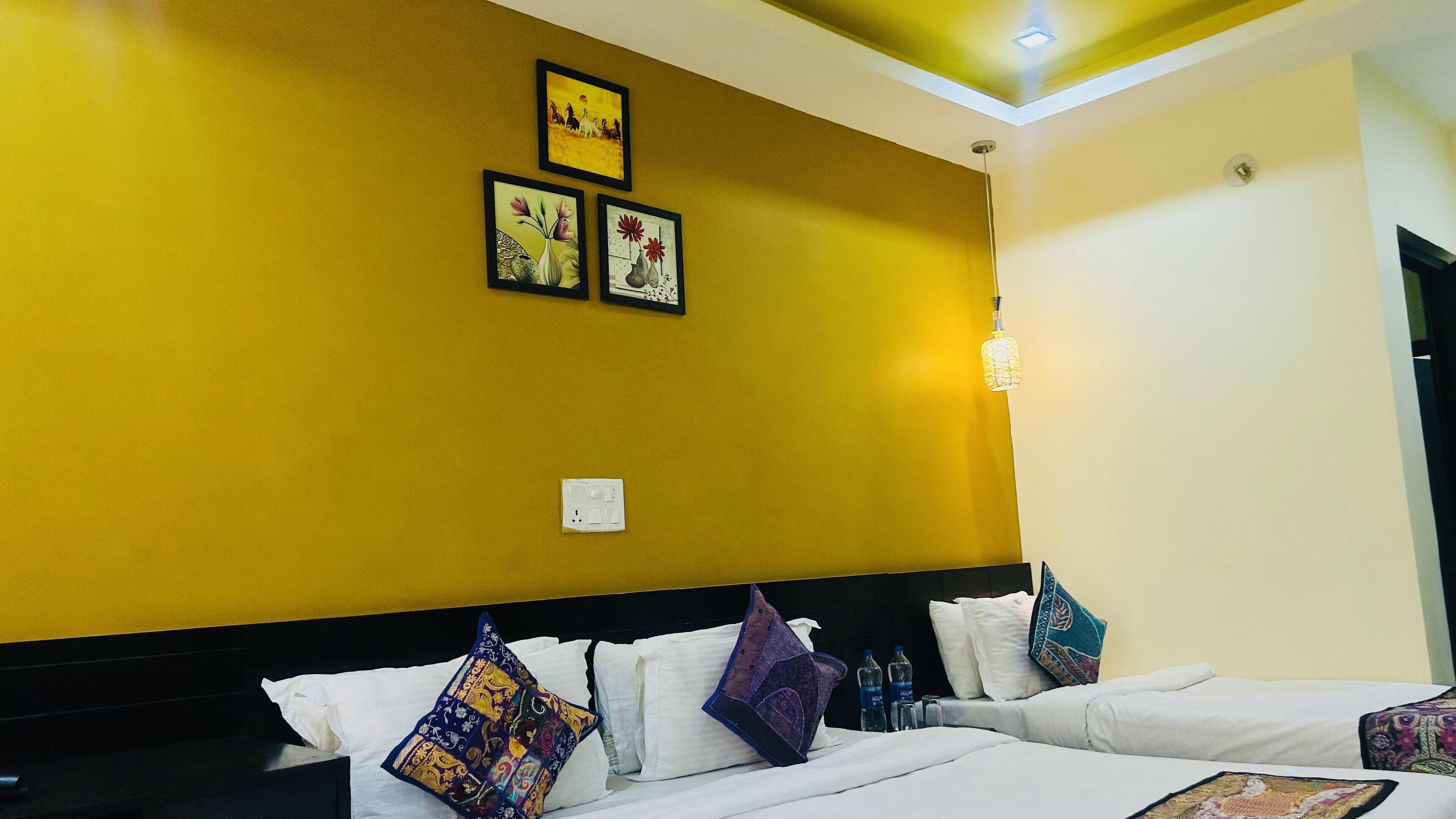 Hotel Rajwada Inn & Club