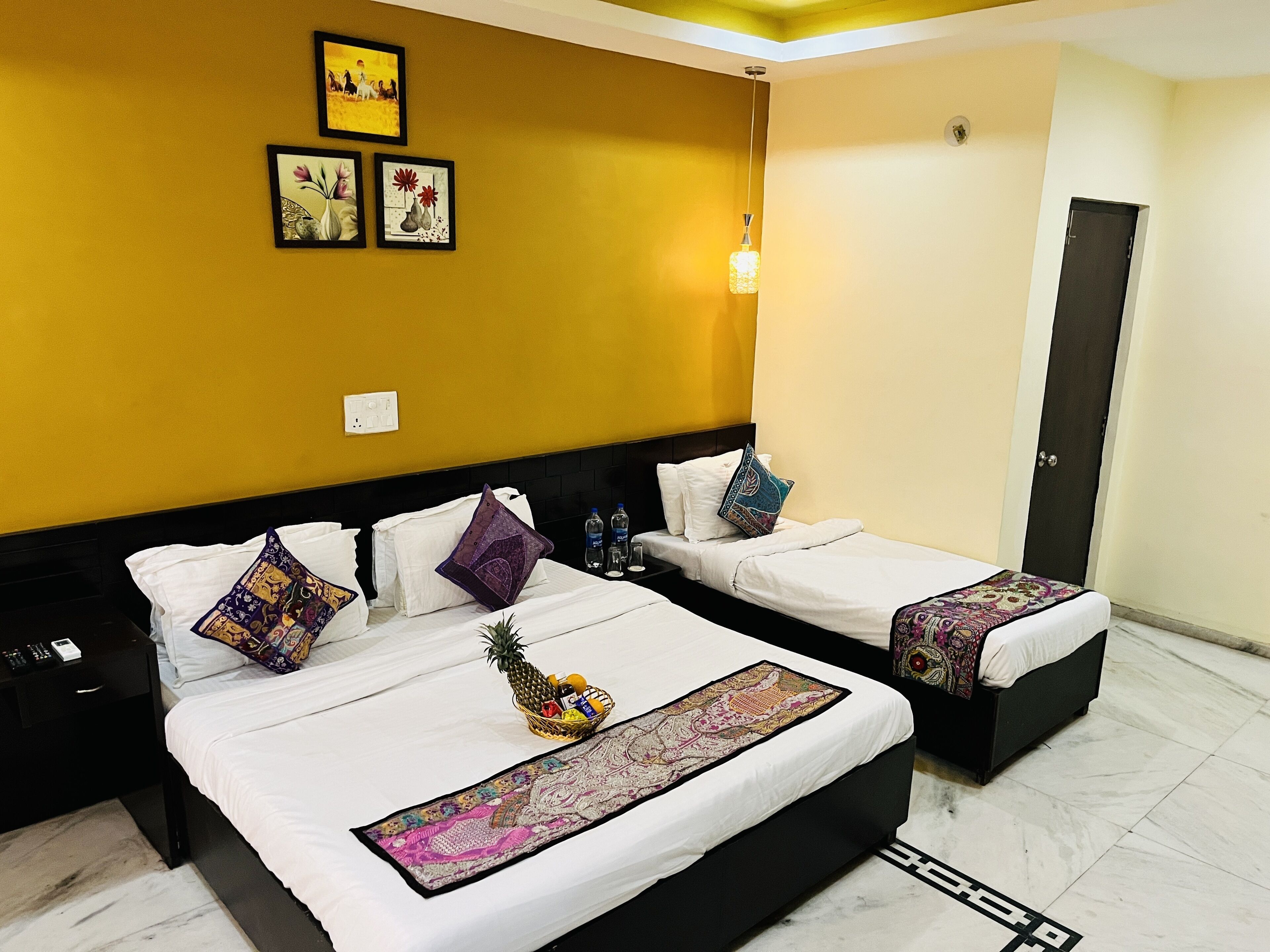 Hotel Rajwada Inn & Club