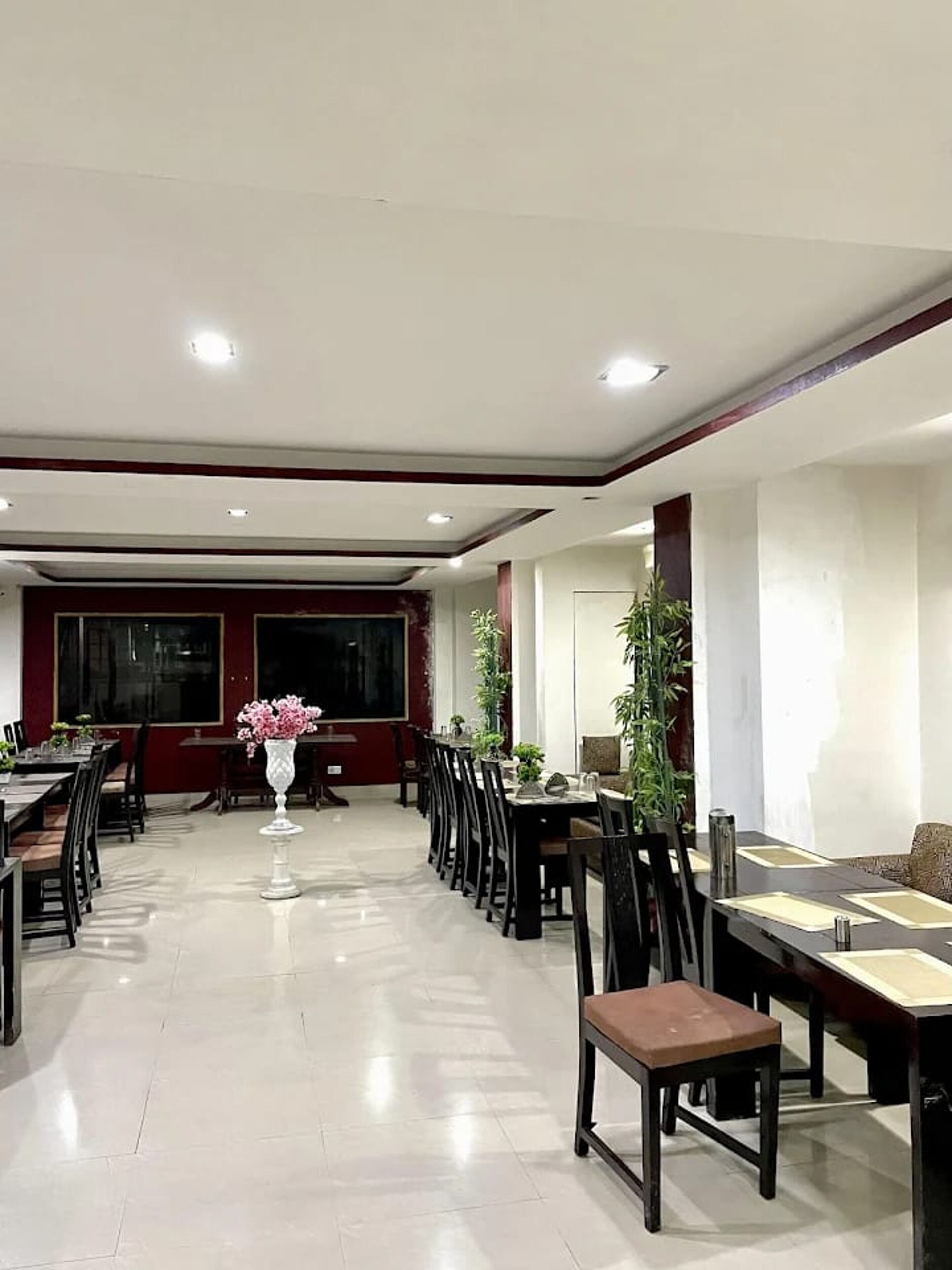 Hotel Rajwada Inn & Club