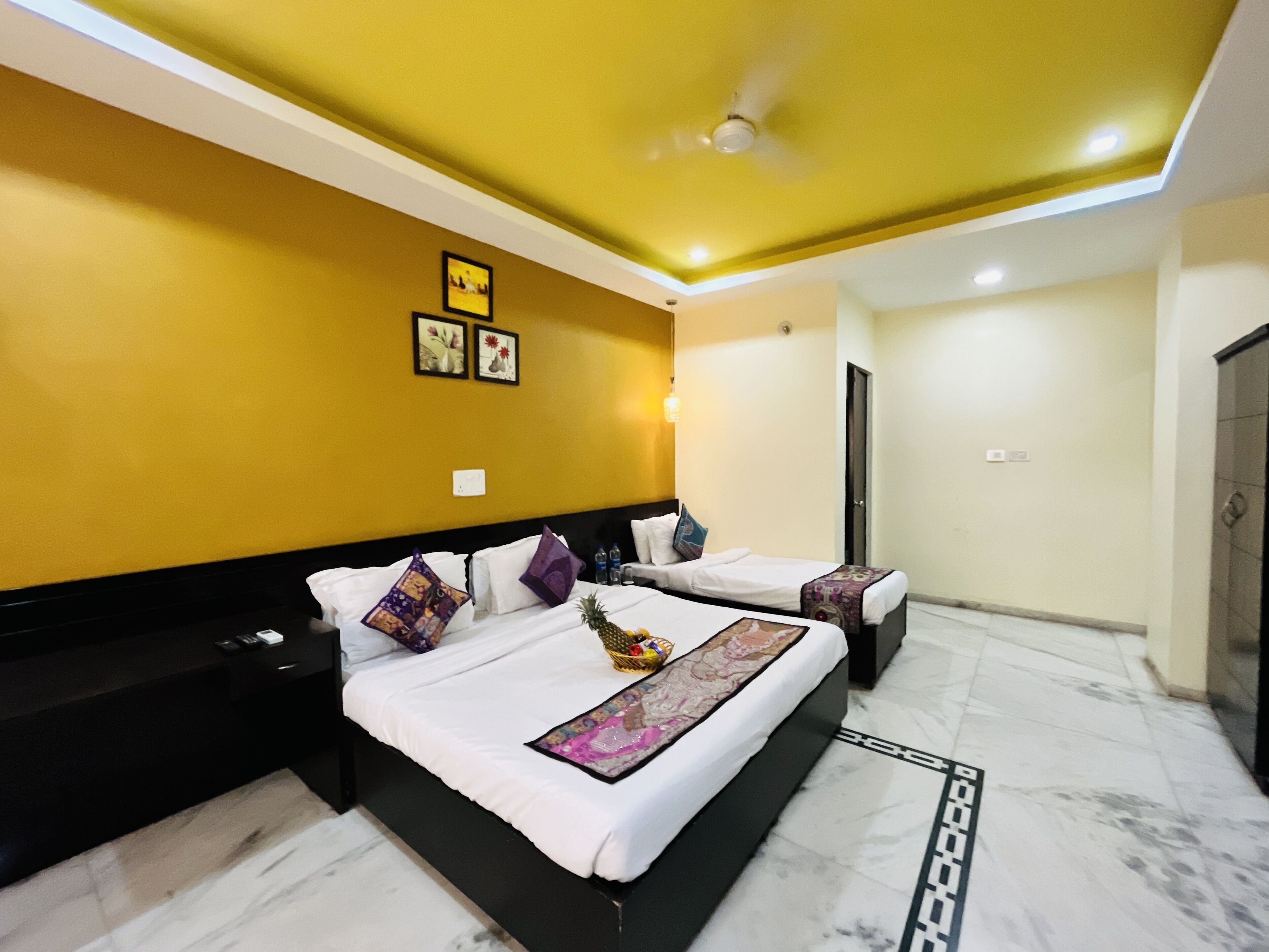 Hotel Rajwada Inn & Club