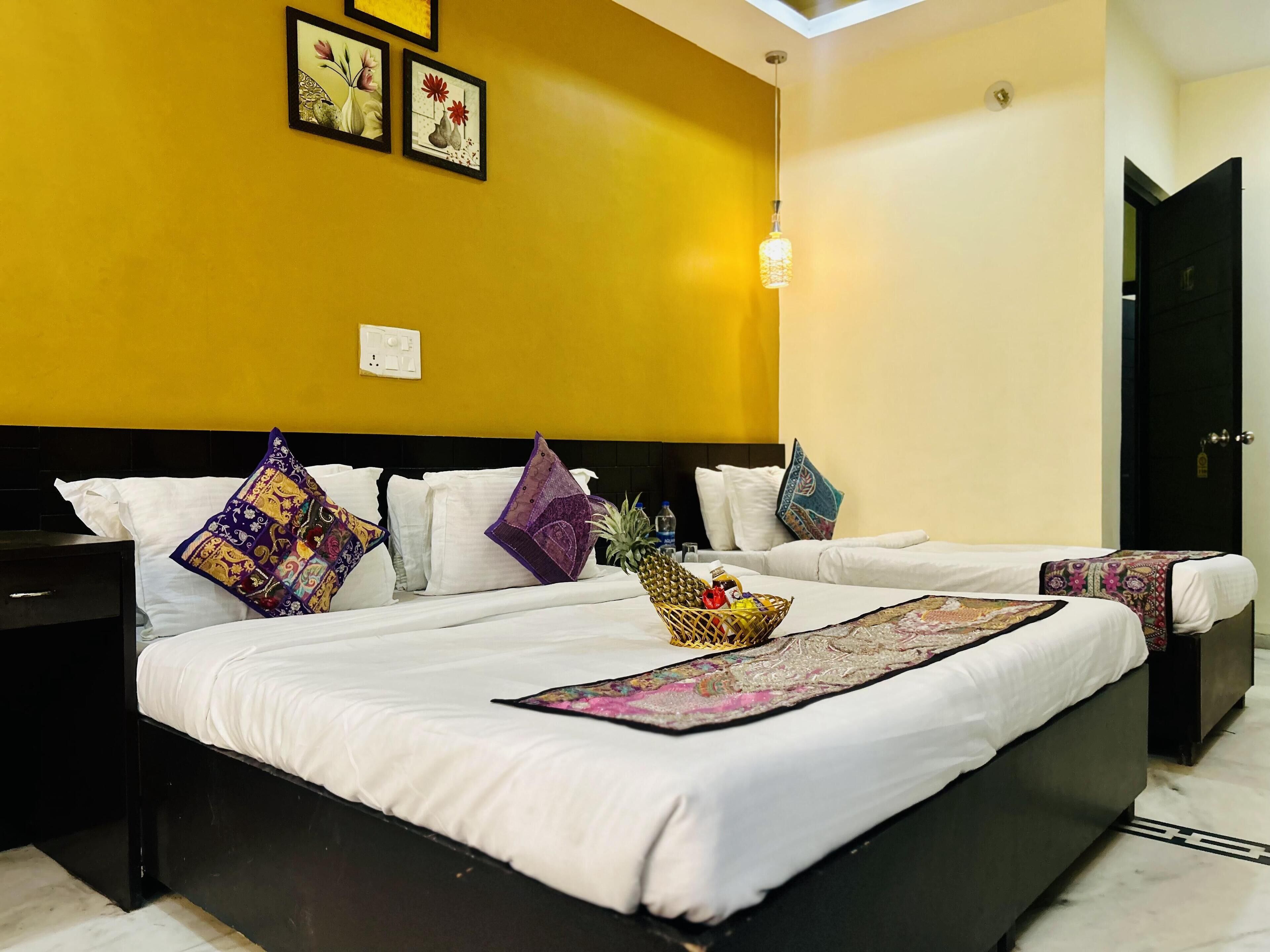 Hotel Rajwada Inn & Club