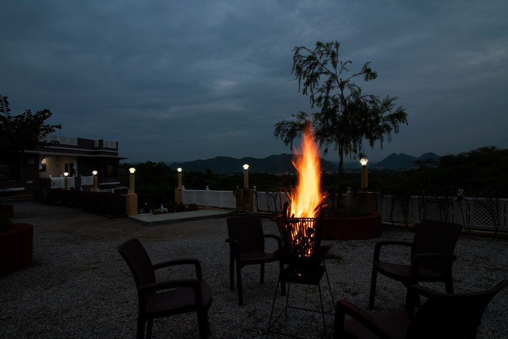 Mewar Mansion by Vista Rooms