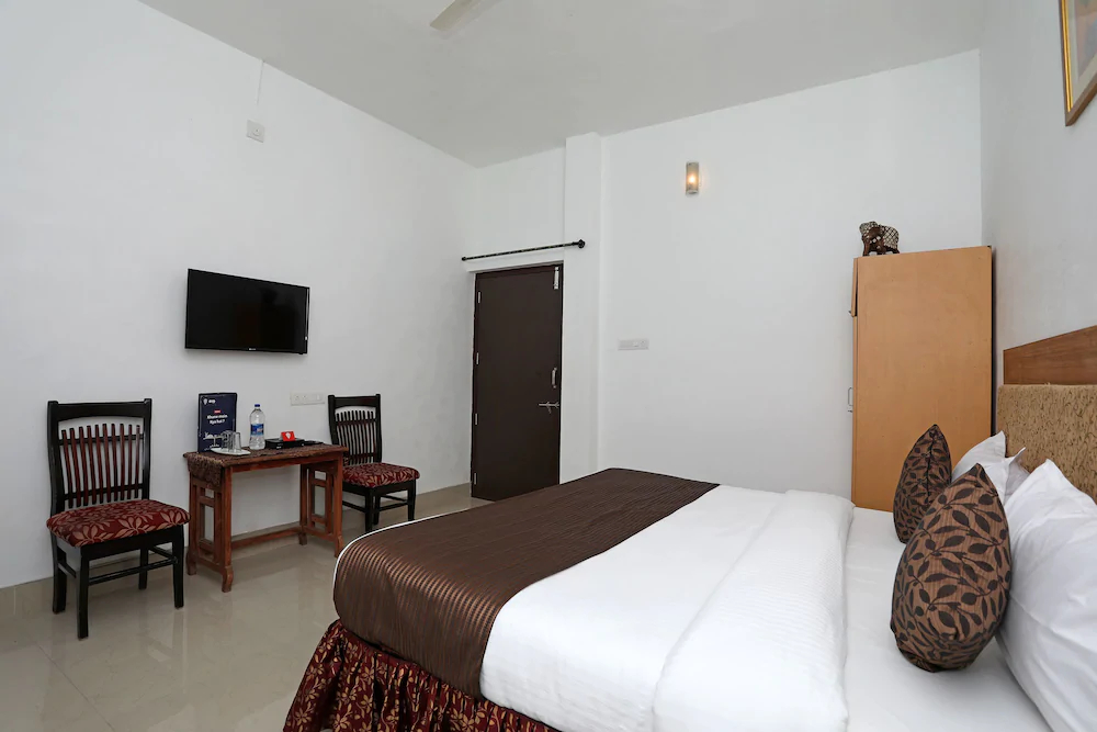 OYO 10206 Home Modern Stay Near Fateh Sagar