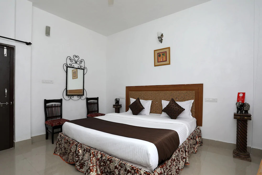 OYO 10206 Home Modern Stay Near Fateh Sagar