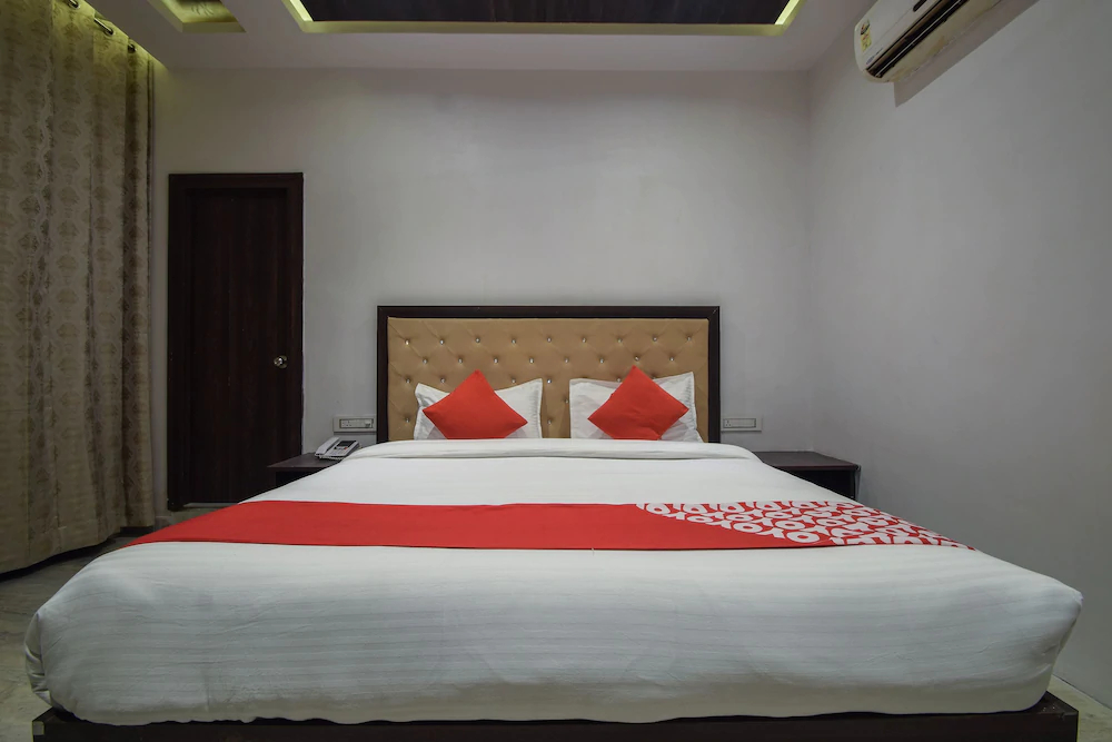 OYO 24923 Rani Palace