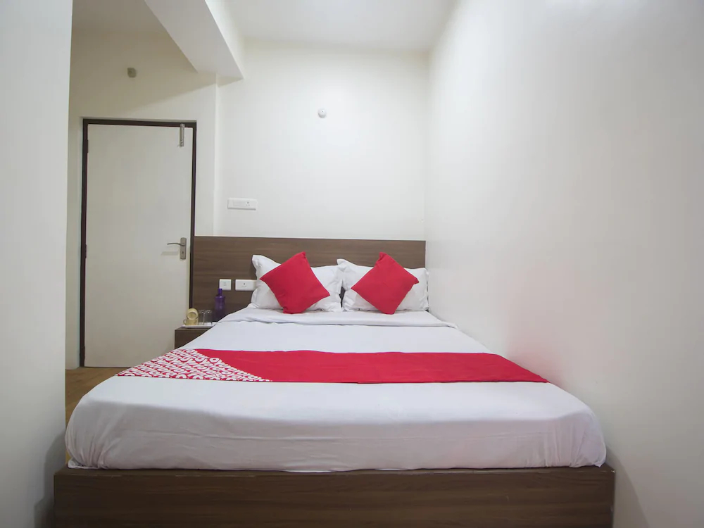 Rising Inn by OYO Rooms