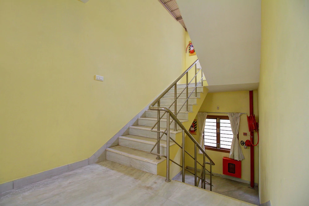 Hotel Apple Grand By OYO Rooms