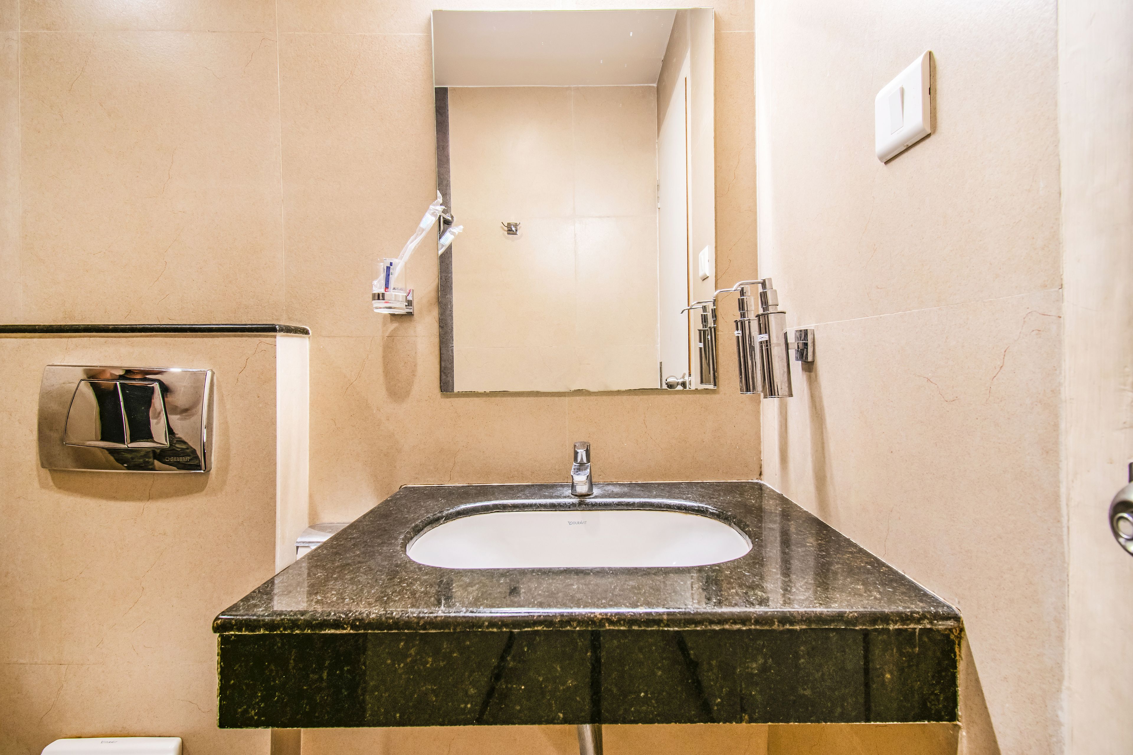 Hotel Royal Castle Inn by FabHotels