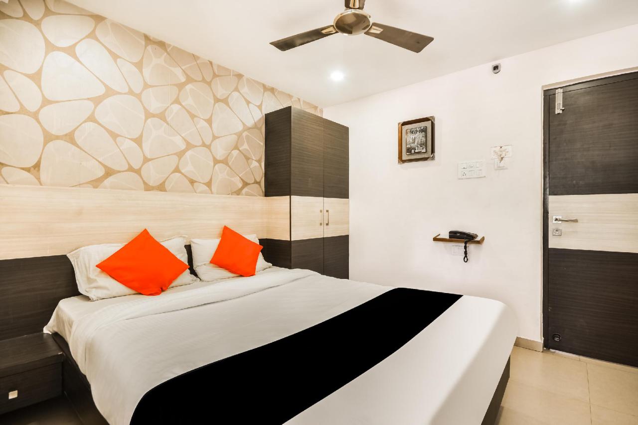 Hotel Rr Grand by OYO Rooms