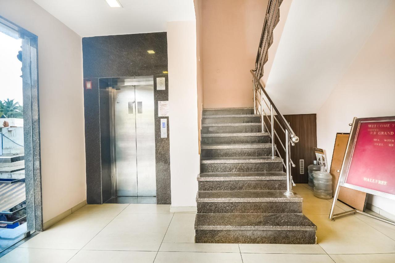 Hotel Rr Grand by OYO Rooms