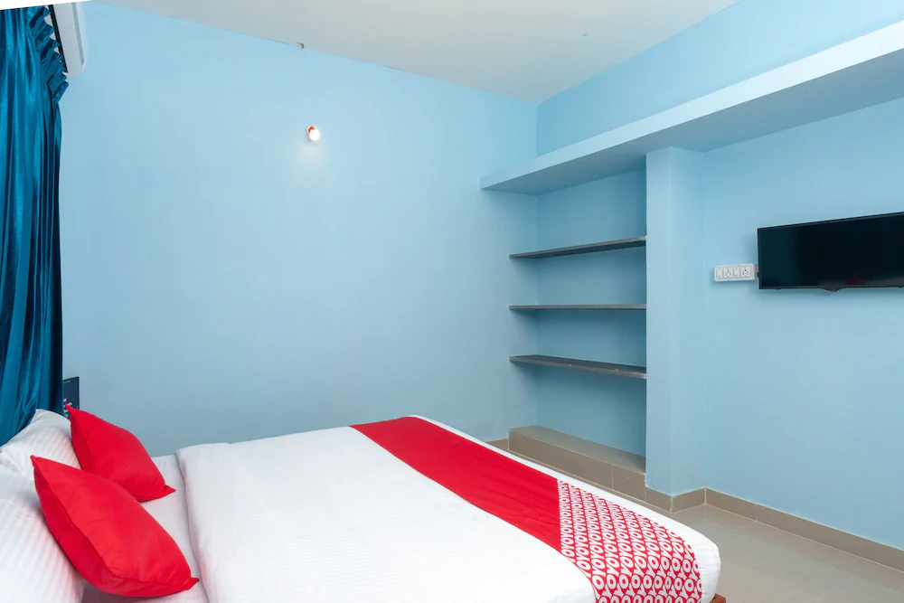 OYO 15702 Thulsi Residency