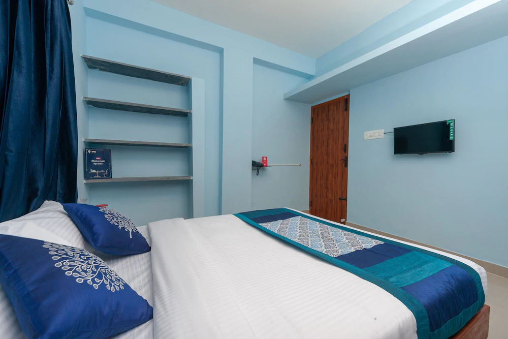 OYO 15702 Thulsi Residency