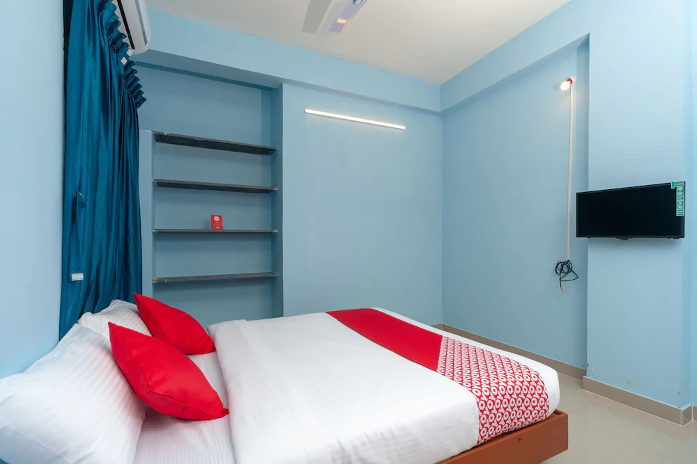 OYO 15702 Thulsi Residency