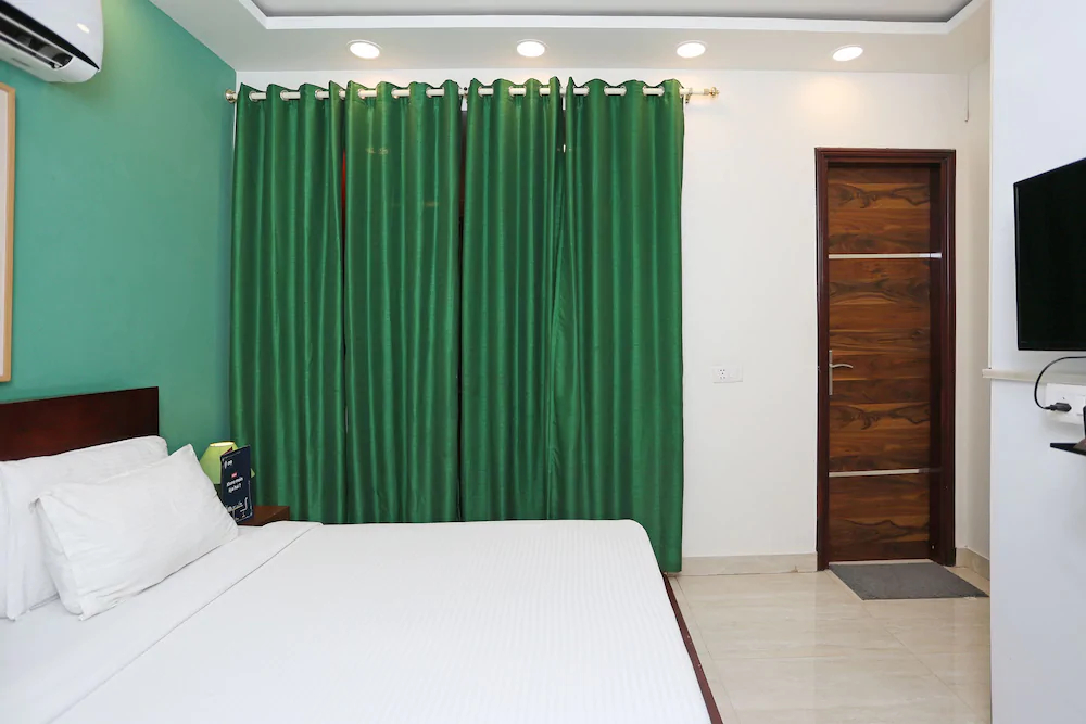 OYO 24392 Flagship Damodar Inn