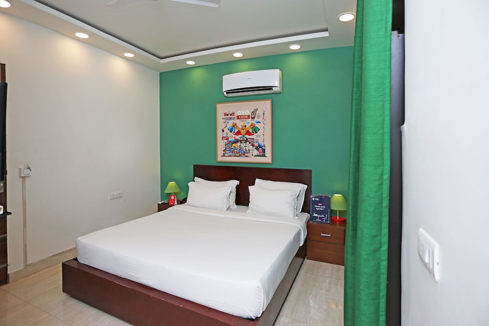 OYO 24392 Flagship Damodar Inn