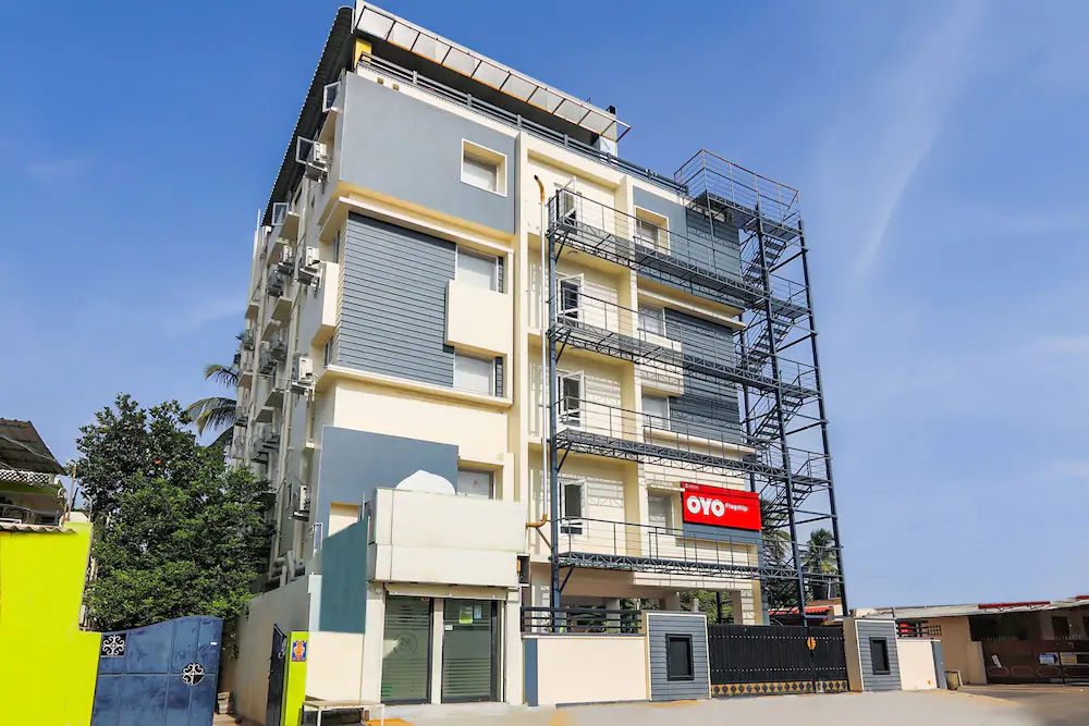 OYO Flagship 22529 Elegance Inn